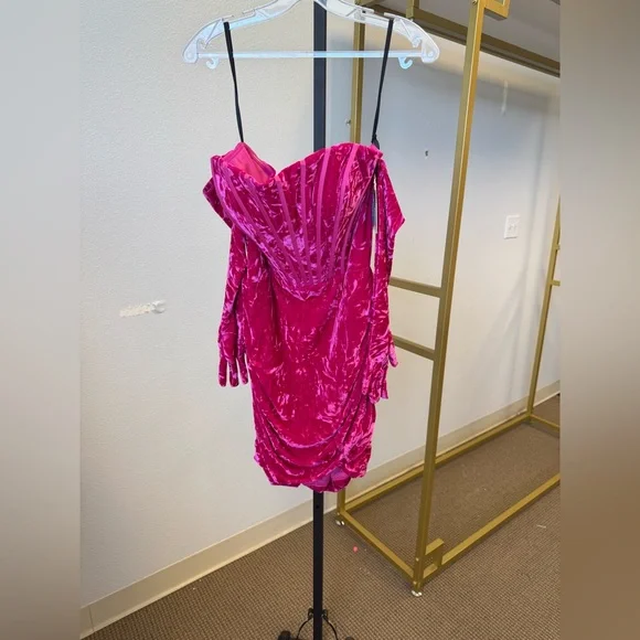 barbie pink velvet dress VINTAGE BARBIE CLOTHING PINK VELVET DRESS & SPARKLY TASSELS DRESS (2 DRESSES)